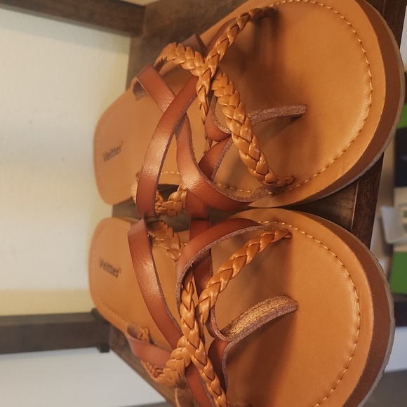Veittes Sandals - Picture 2 of 5